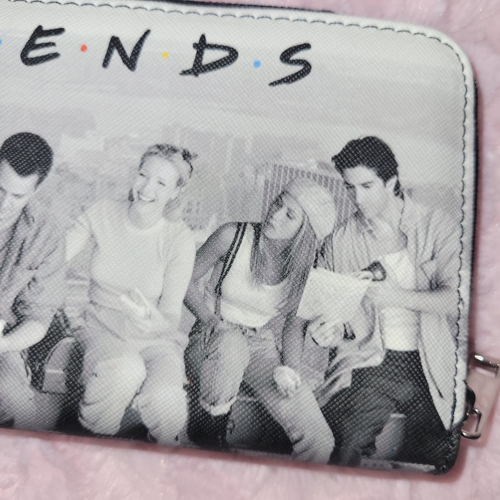 F•R•I•E•N•D•S zip-around wallet - Picture 14 of 16